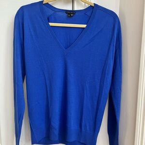 Theory gentle used 100% wool lightweight v neck sweater size S